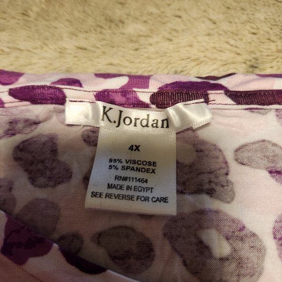 🌞Woman's Cheetah Print Light Short Sleeve T-shirt Purple💜 - Picture 2 of 2